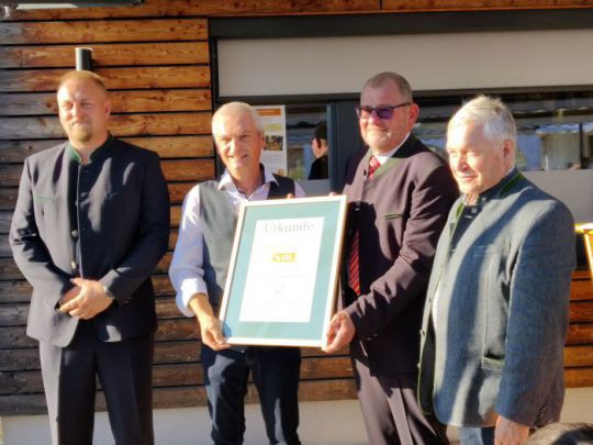 Foto: GF Horst Dolak (Naturpark Heidenreichsteiner Moor), Johann Thauerböck (Verband der Naturparke Österreichs), Obmann Thomas Hetzendorfer (Naturpark Heidenreichsteiner Moor), Bgm. Gerhard Kirchmaier (Gemeinde Heidenreichstein)