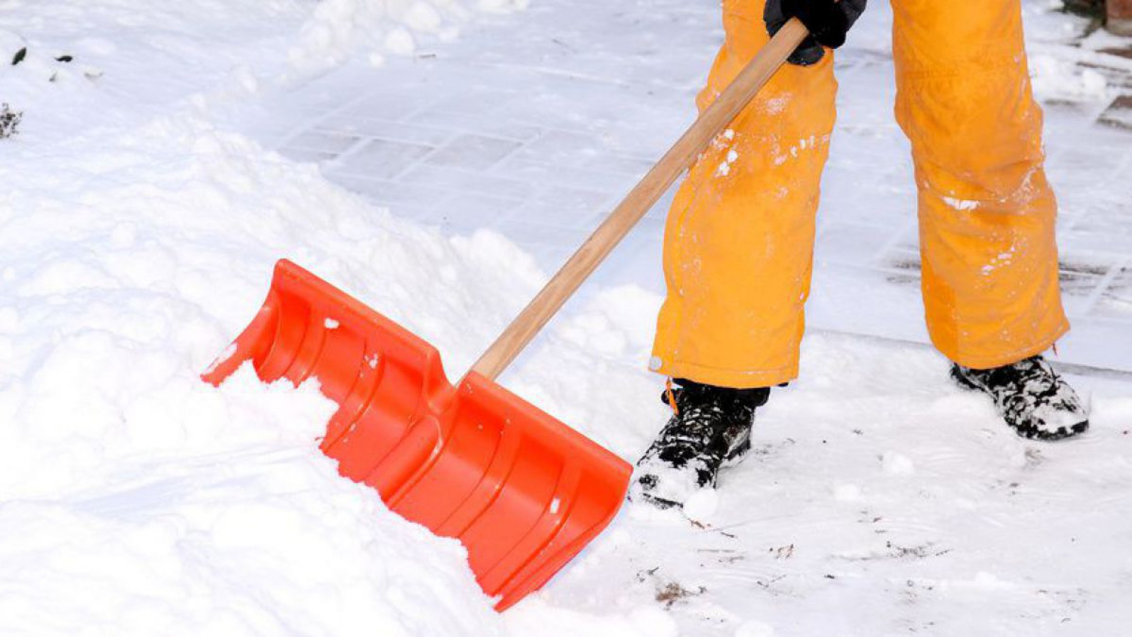 Schneeschaufeln