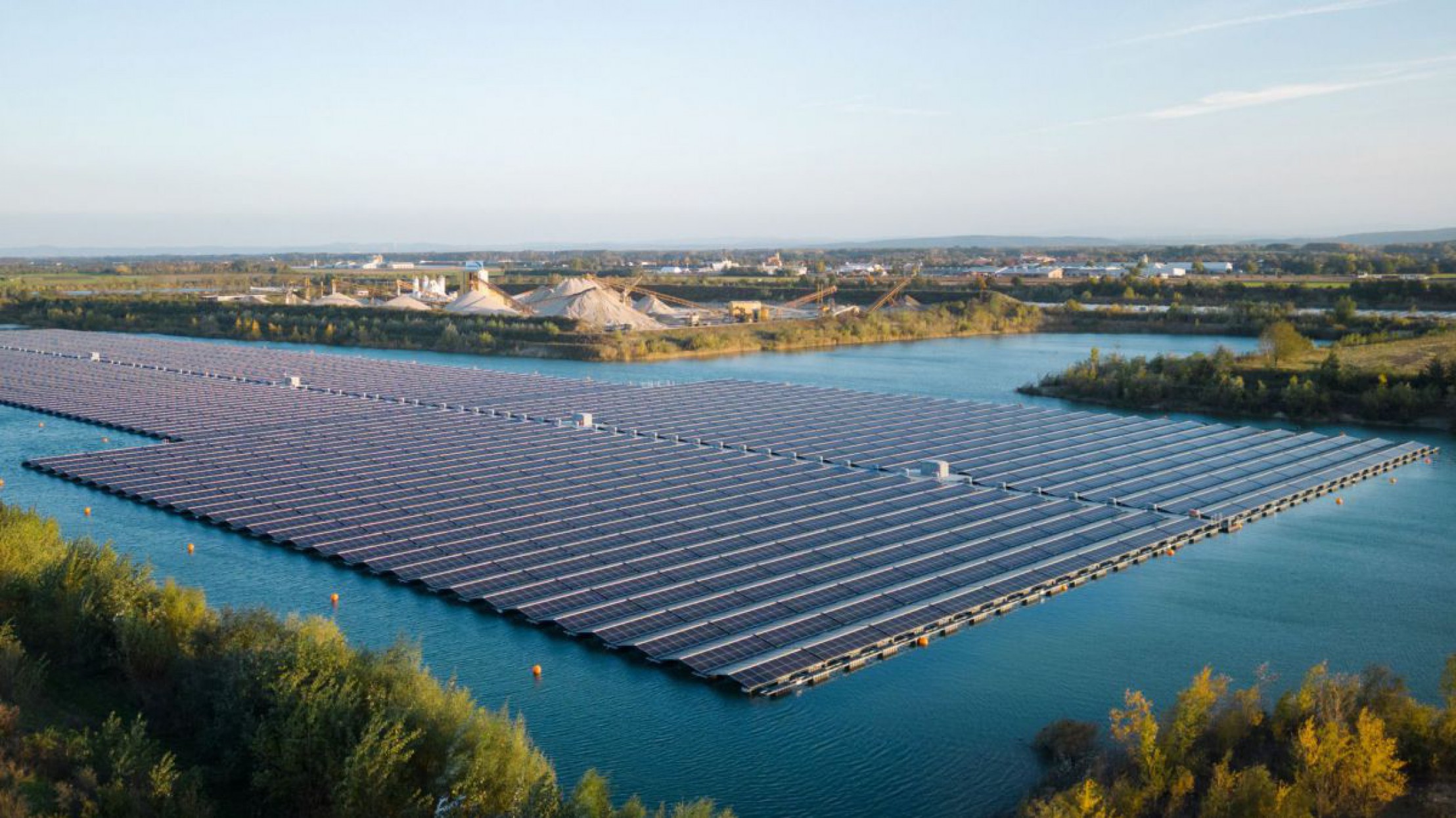 Schwimmende Agri-PV-Anlage in Grafenw&ouml;rth durch die EVN