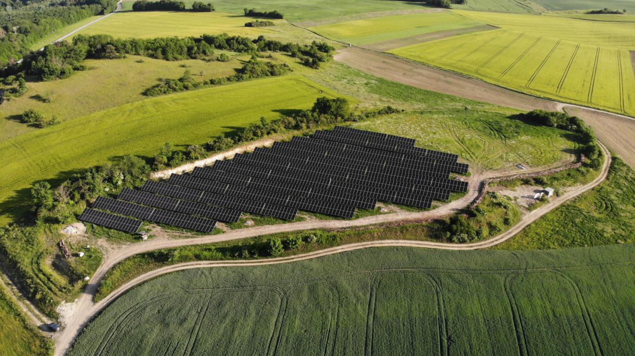 Freifl&auml;chen-Photovoltaikanlage bei Ernstbrunn in der Vogelperspektive